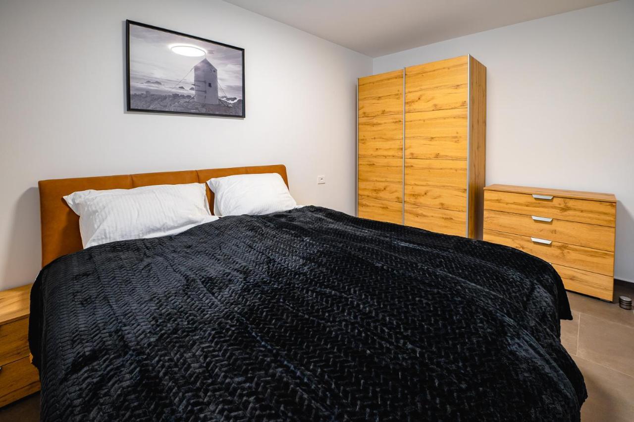 Apartments Luxury Ad Jesenice Eksteriør billede