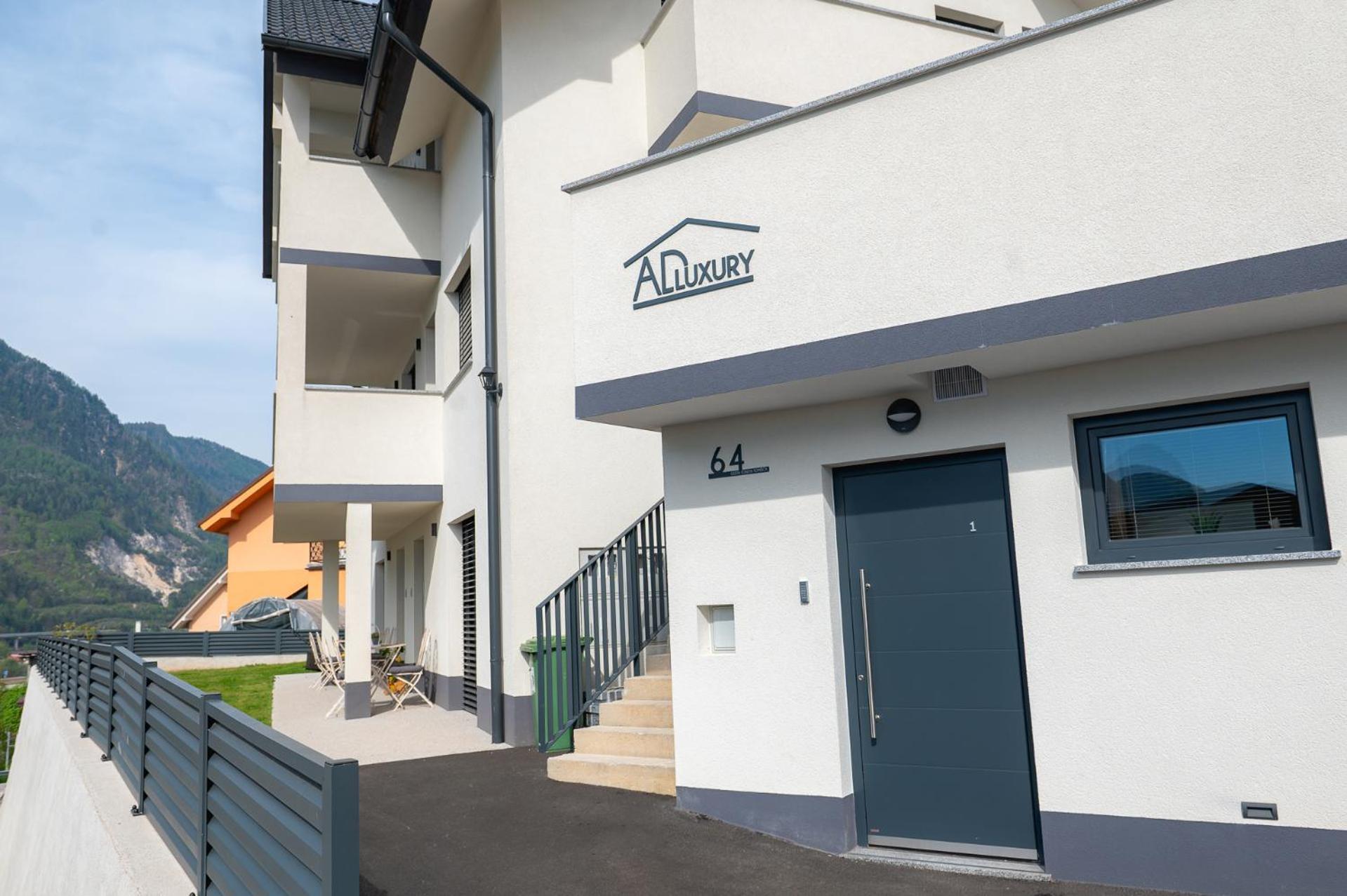 Apartments Luxury Ad Jesenice Eksteriør billede