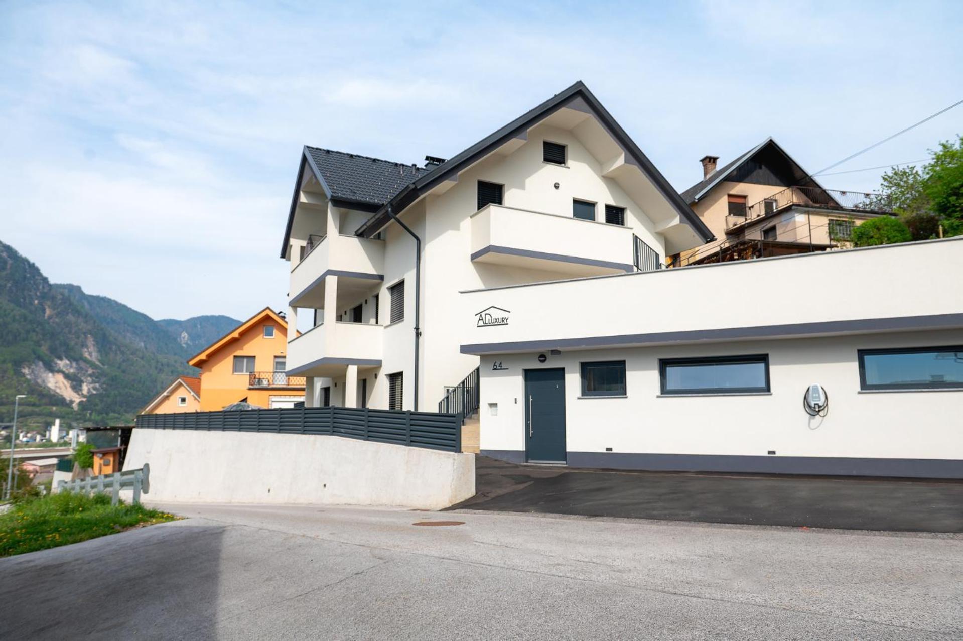 Apartments Luxury Ad Jesenice Eksteriør billede