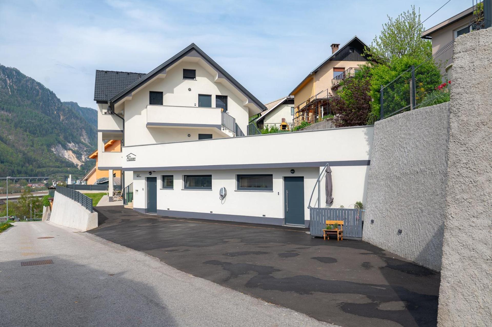 Apartments Luxury Ad Jesenice Eksteriør billede